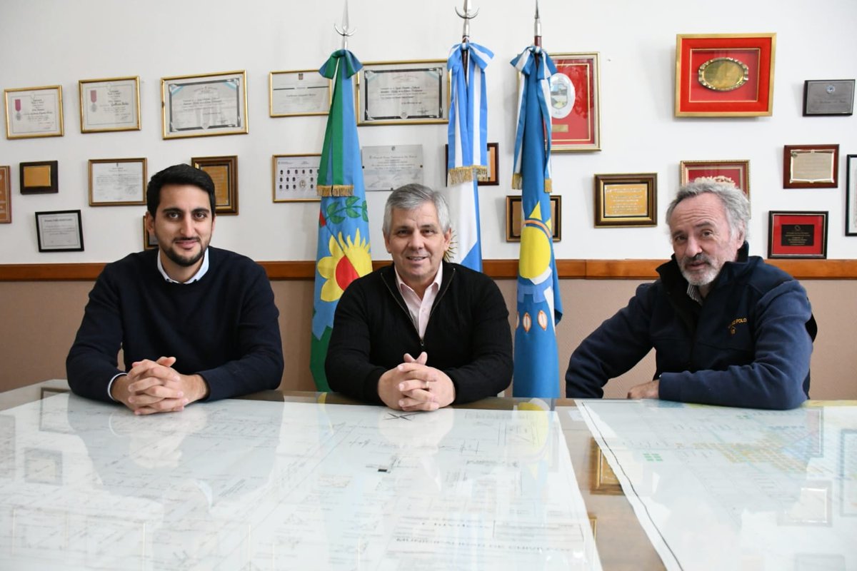 MuniChivilcoy's tweet photo. 👉 Hoy el intendente @BritosGuillermo recibió la visita del senador provincial @delatorrej, que fue designado presidente de la Comisión de Seguridad del Senado bonaerense, y del diputado provincial del bloque La Libertad Avanza, @juanesper. https://t.co/P91VXnKkc6