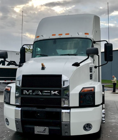 MidONTrucks's tweet photo. ⚠️ Looking to get yourself into a brand new 2024 or 2025 Mack Anthem? 
We've got you covered! 
Plenty  of Day Cabs &amp; Sleeper Models to choose from.  
Contact us today for SPECIAL PRICING!! https://t.co/jZmK6oATFQ