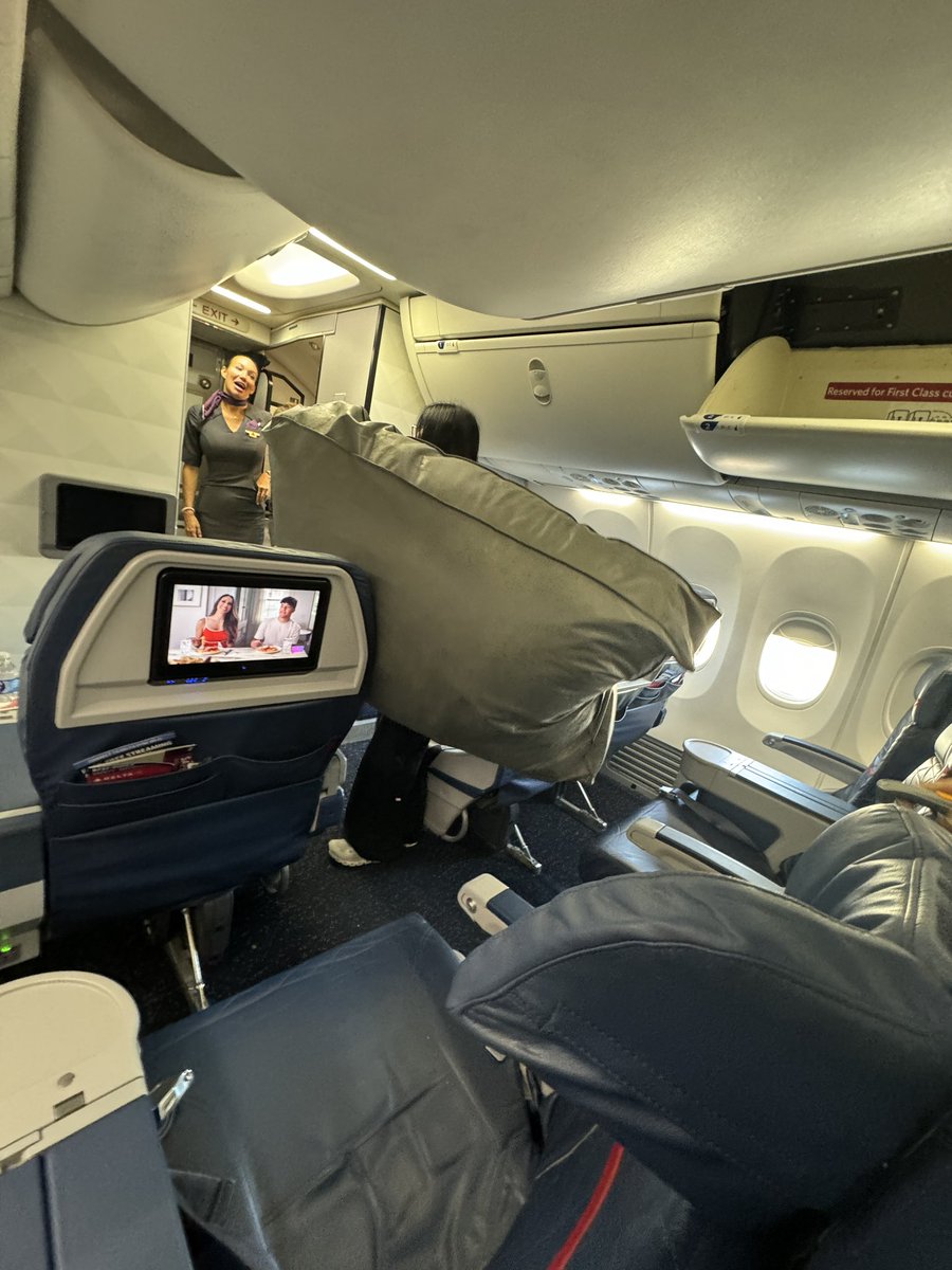 ..this is the largest carry on I’ve ever seen someone successfully bring on a plane