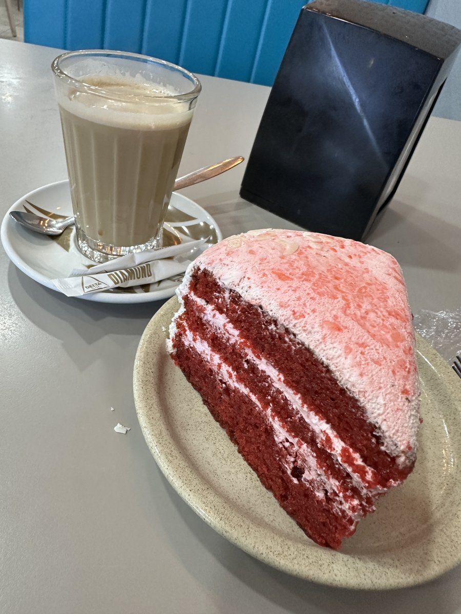 Andre_AMUMOT's tweet photo. Tag 6 
Halbzeit nach 375km in der Summe. Ab jetzt geht es wieder Richtung Norden. Aber vorher noch eine Dorne aus dem Reifen ziehen. Danke Tubless Reifen kein großes Thema. Dann Frühstücken und einen Kühlschrank ans Rad bauen. https://t.co/qlFcAfgB0O