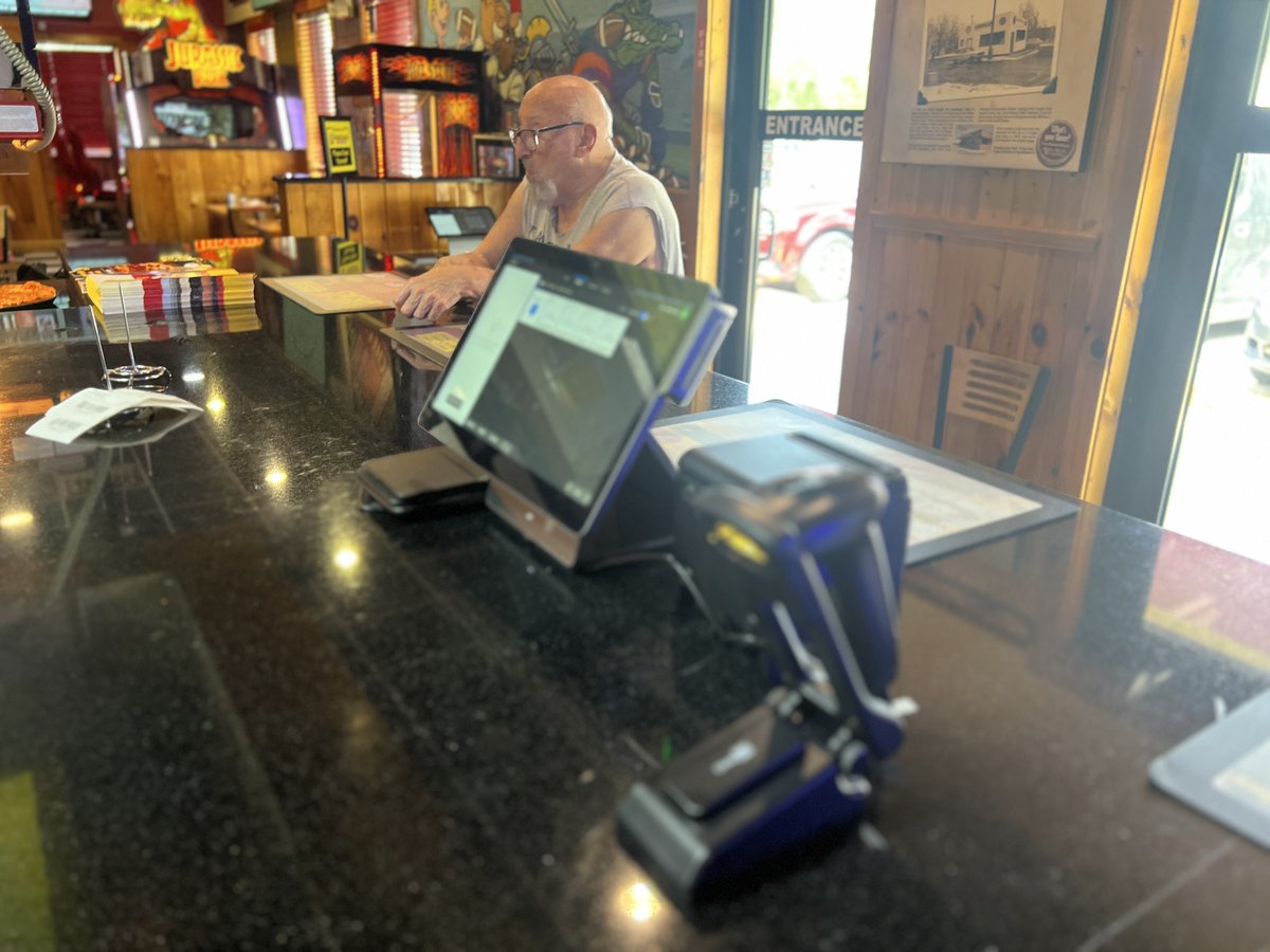 Fernando_SkyTab's tweet image. Welcome HUNGRY HOWIES PIZZA &amp;amp; SUBS to @Shift4 and @SkyTabPOS  at: 5912 18TH ST E ELLENTON, FL 34222