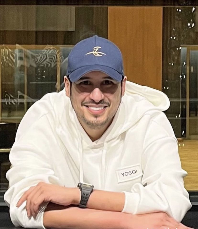 <a href="/11111/">واحد</a> 

اضحـك عسى ربي يمــد بشبابـك
يابـو حجـاجٍ شوفته تبهـج الضيم
.
.
.
#ابيات 
#واحد