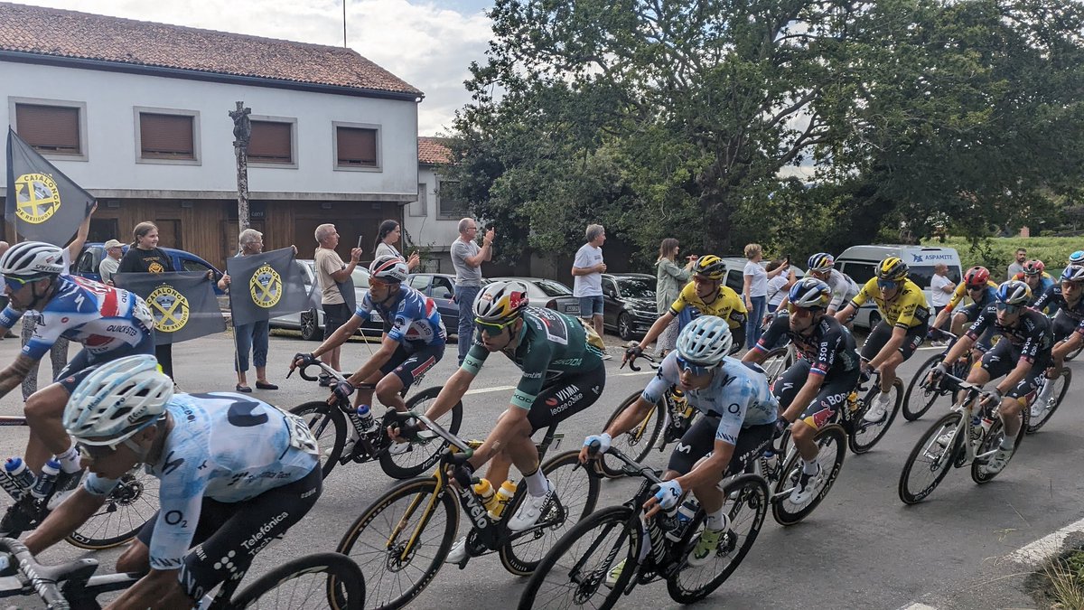 imosfrealo's tweet photo. Selección das fotografías da xornada de hoxe da Volta Ciclista a España 4/6 https://t.co/FHOMvgsxQr