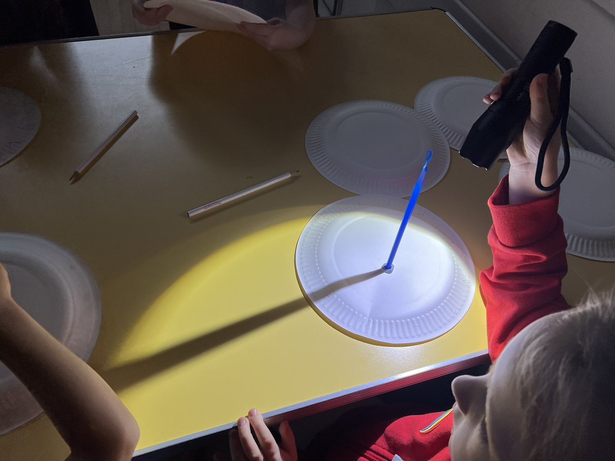 11thWishaw's tweet photo. Our Rainbows enjoyed making their own sun dial while working on the Explore Skills Builder ‘Signs of the Sun’.

They loved showing our bear Spark how they worked.

@Girlguiding @GirlguidingScot @GuidingSouth @YoungSTEMLeader @SSERCprimary @MrCScience https://t.co/w15gUH1WIy