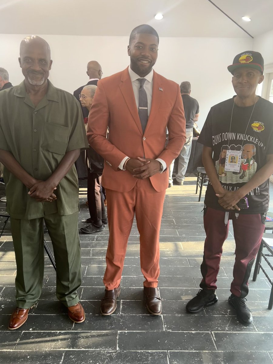 DwayneMoore2024's tweet photo. Thank you to all of the community stakeholders who attended my State of the District Roundtable. We discussed many issues that are important to moving our communities forward. Thank you John Burnett for moderating the discussion and a big thank you to Henry Ike. https://t.co/mUINXVfZZU