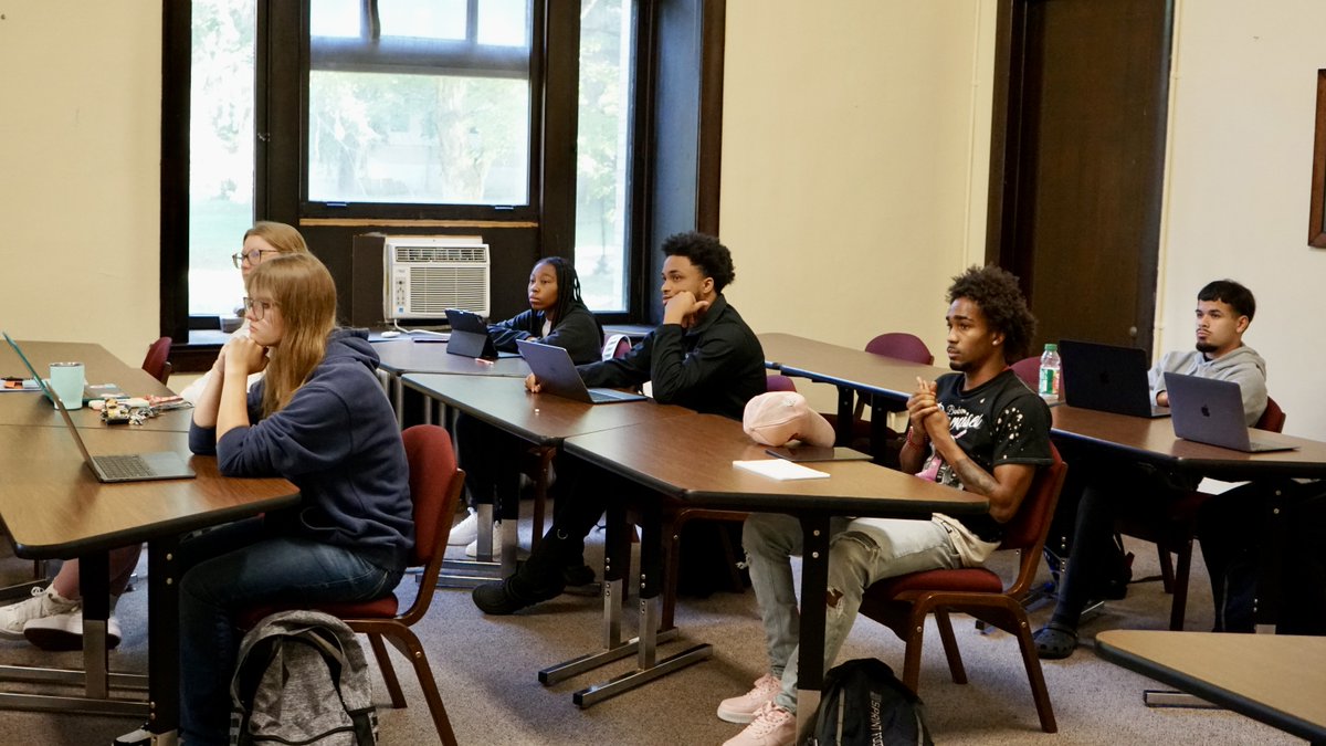 smwc's tweet photo. It's great to have students back on campus! 💙 https://t.co/P1cTHkypn3