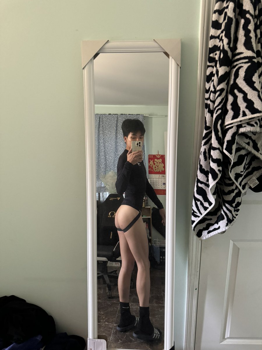 4slatte's tweet photo. let’s work out at home? 

#gay #gayasian #gym #nsfw #nsfwtwtًً https://t.co/Nz2LKwBRz0