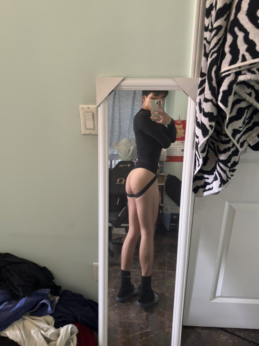 4slatte's tweet photo. let’s work out at home? 

#gay #gayasian #gym #nsfw #nsfwtwtًً https://t.co/Nz2LKwBRz0