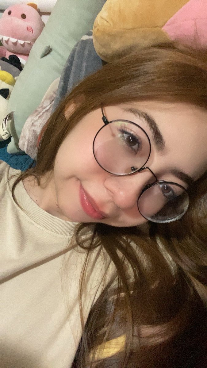 Me pinté mi cabellito 💋💋 Ya empece a subir shorts a youtube, allí para que los chequen. Luego cuando tenga tiempo grabo videos mas largos en formato horizontal youtube.com/@maritheblackc…