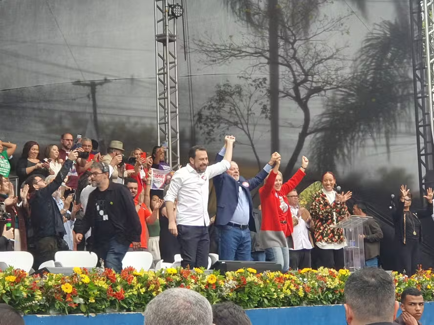 eleicoesempauta's tweet photo. 🇧🇷 Segundo OGlobo, Lula ficou irritado quando viu vídeo do Hino Nacional com linguagem neutra em comício com Boulos.

Segundo auxiliares, presidente não percebeu a modificação da letra no momento da execução e avaliou que deslizes como esse não podiam se repetir. https://t.co/0nuFPWDNq9