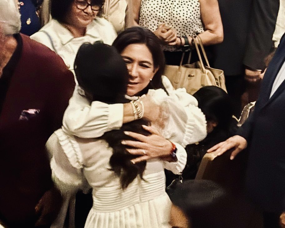 Muchas felicidades a la presidenta del <a href="/DIF_Morelos/">Sistema DIF Morelos</a>, la señora <a href="/NataliaRezendeM/">Natália Rezende Moreira</a> por la presentación de su 6to. informe de actividades, su gestión ha sido sin duda, muy humana y con grandes resultados.

Extiendo asimismo la felicitación a todo su equipo de trabajo por la gran