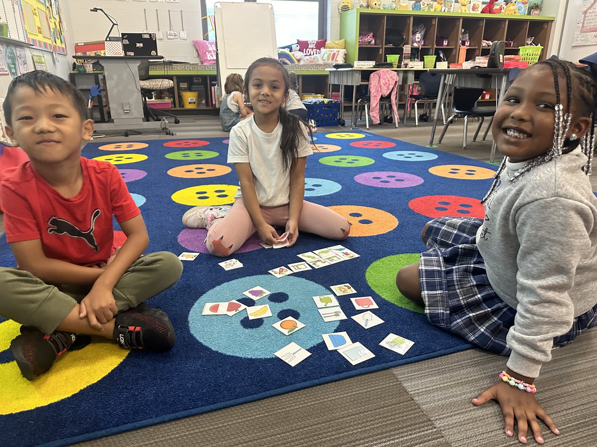 PREPRIDE's tweet image. This is what 1st grade team work looks like!