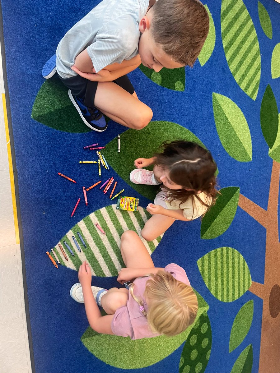 Minute to Win it school supplies style! 🖍️✏️📏 #synergize #relationshipbuilding #teamwork