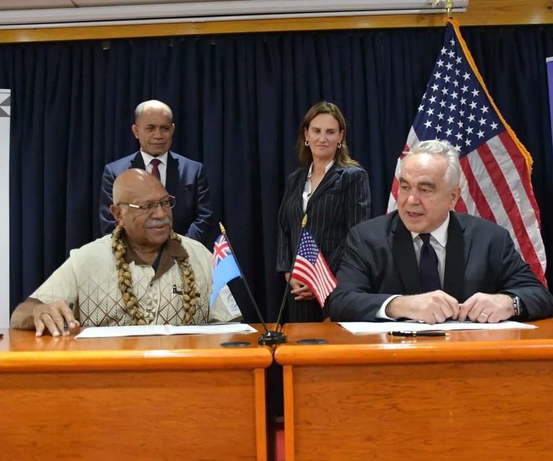 Fiji_MFAET's tweet photo. 🌟Exciting News: Fiji and U.S. Air Transport Agreement (ATA) opens up new routes for @FijiAirways ✈️. ATA was signed by PM @slrabuka and @DeputySecState. This marks a new milestone in the history of Fiji’s aviation industry, it will boost Fiji’s tourism, trade and economy. 🇫🇯🤝🇺🇲 https://t.co/rohVReBt78