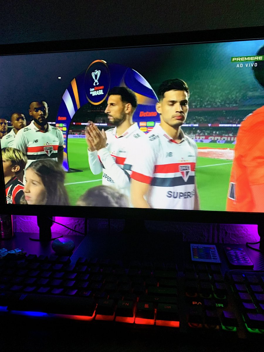 estamos todos así, vamos São Paulo 💪🏻🤍❤️🖤