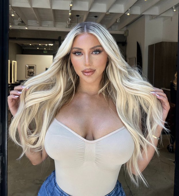 Watch Kayley Gunner's leaked NSFW photo on TwXstars