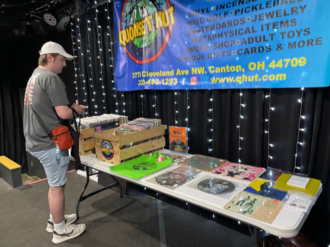 Quonset_Hut's tweet photo. We had an epic time at the second annual Vinyl Revival event last month! We want to give a huge "Thank you!" to everyone who came out and jammed with us.ย ๐ง
#quonsethut #vinylcommunity #vinylrevival https://t.co/g7stzNeXLM