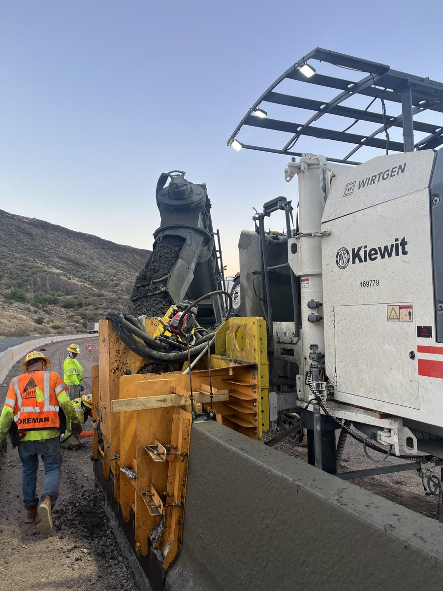 ArizonaDOT's tweet photo. Permanent concrete barriers along the #ImprovingI17 Project are created using a slipform paving machine. This machine slowly moves along a pre-set path, adjusting to minor landscape shifts. It takes a team of 7+ workers to perfect, examine, and cure (photo 4) the concrete! https://t.co/975qamjC9a