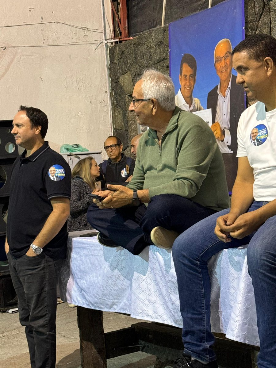 Nossa casa em Campo Grande cada dia mais pessoas chegam porque sabem que  aqui a política é feita com vocês, ouvindo vocês. E nossa luta é sempre em defesa da população. Nossa história mostra nosso compromisso com os cariocas. Vamos! Aqui tem muito trabalho! 1️⃣1️⃣8️⃣0️⃣0️⃣