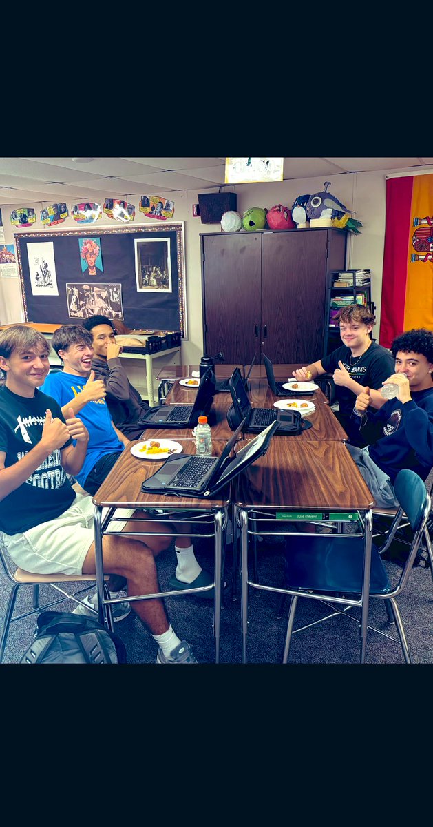 BonnerSenora's tweet photo. Today, in Exploring Hispanic Cultures, we learned about El Salvadorian pupusas. We of course had to do a taste test, and safe to say, they were a hit! 🫓 
#HispanicCulture #WHSSpanish #AuthenticExperiences https://t.co/J7jgxcZx4t