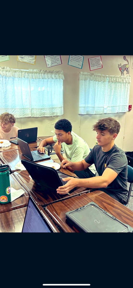 Today, in Exploring Hispanic Cultures, we learned about El Salvadorian pupusas. We of course had to do a taste test, and safe to say, they were a hit! 🫓 
#HispanicCulture #WHSSpanish #AuthenticExperiences