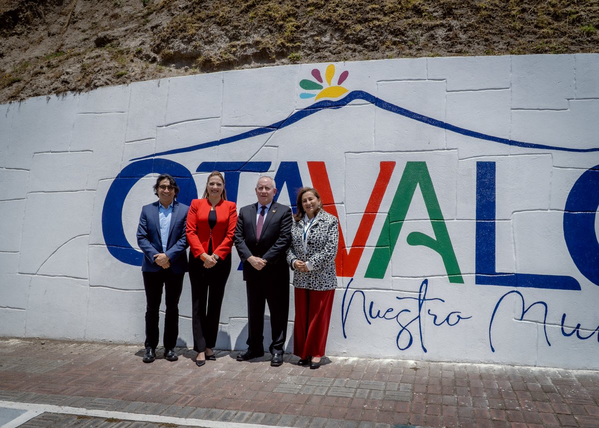 Con mucha alegría y comprometidos con nuestro Cantón, la alcaldesa <a href="/bellhermosa/">Anabel Hermosa</a> recibió del Dr. César Córdova, <a href="/DEFENSORIAEC/">Defensoría del Pueblo de Ecuador</a> la certificación a Otavalo como la Primera Ciudad de Derechos y Naturaleza del Ecuador.
#OtavaloNuestroMundo