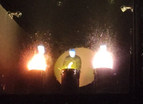 torosukeby's tweet photo. 先日、ブルーマンのLiveに参加🫐
座席から捕獲されステージに。
アイコンタクトと渡される小道具から彼らの意図をさぐりながら、同時に拉致られた方との小芝居(笑

前回の六本木からの夢が叶いました！最高だぜ

My dream came true.
Thank you and see you soon!

#ブルーマン  #BlueManGroup https://t.co/R6t9eGon7t