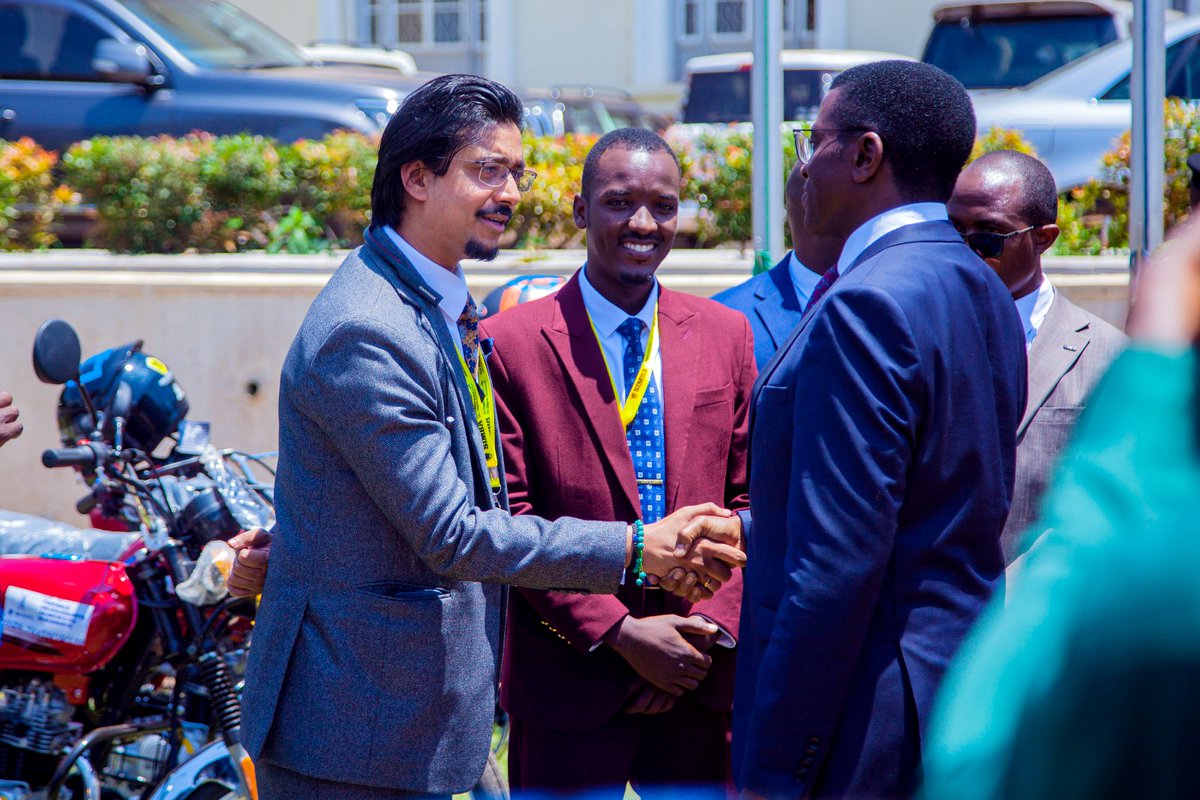 Hood Bin Halal tweet media