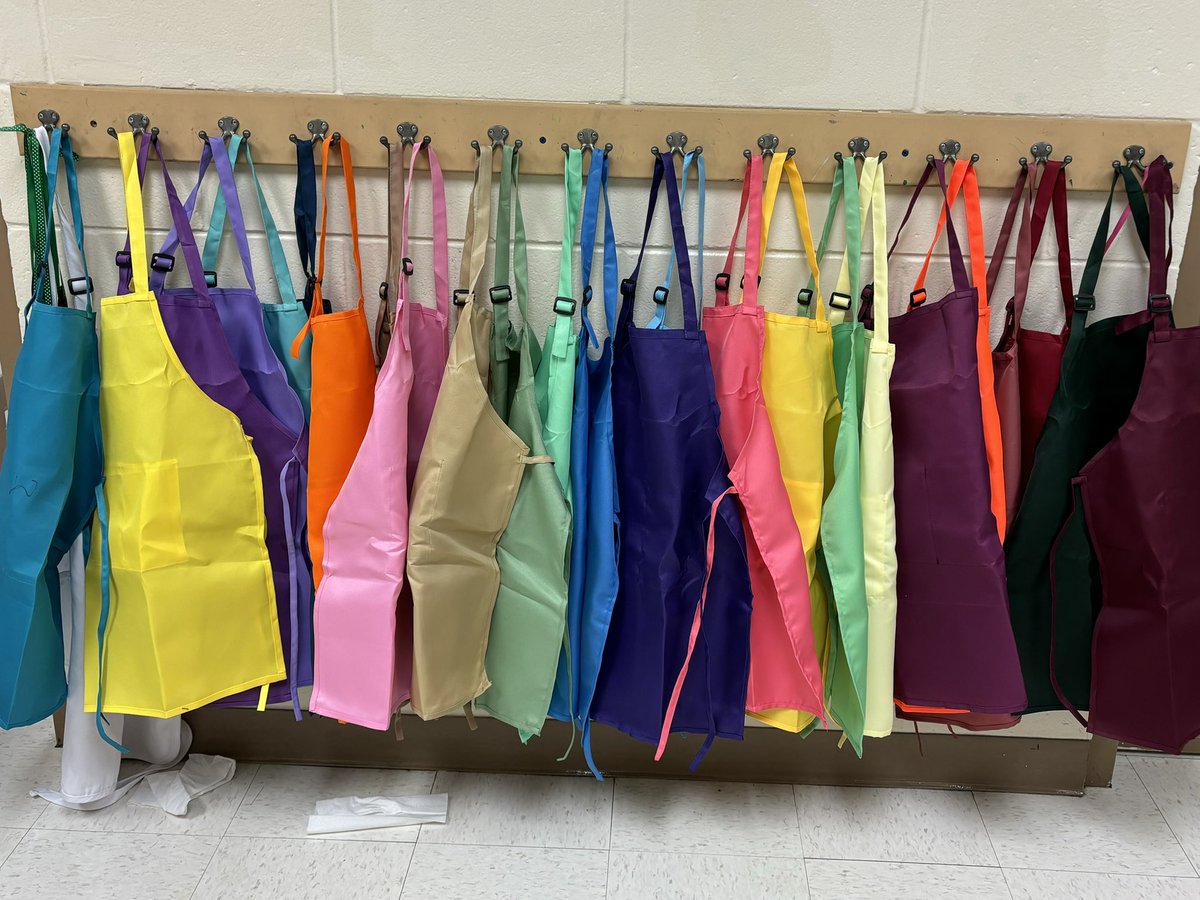 So proud of these <a href="/VOEPanthers/">Village Oaks Elem</a>! Their paintings are beautiful! 🎨 🖌️
