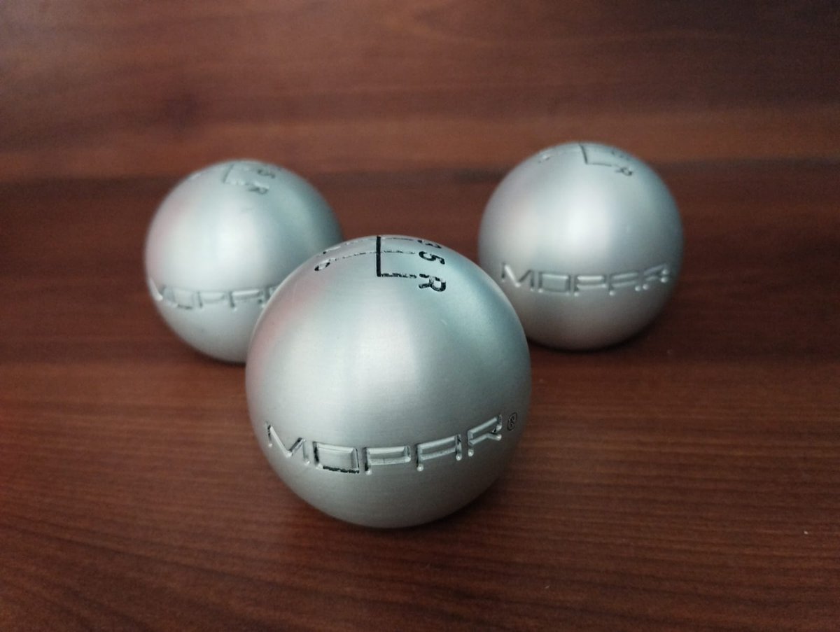 Estas piezas para las palancas de velocidades a las que se les realizó el proceso de anodizado natural