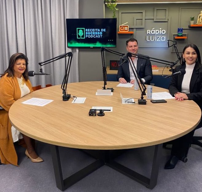 Gente, hoje adorei gravar o podcast #ReceitaDeSucesso, com o Juciel Oliveira e a Karen Hasse, aqui na Arena #Magalu! O bate-papo foi muito bacana! Eu compartilho com vocês assim que estiver no ar!