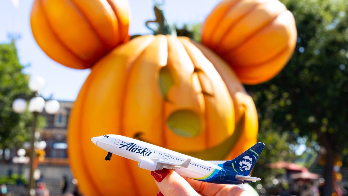 Alaska Airlines tweet media