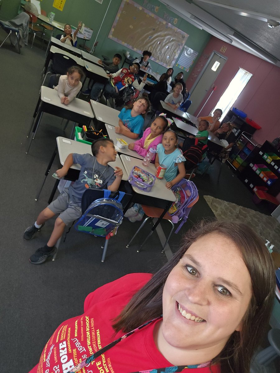 Had to include my favorite 3rd graders in our #socialmediachallenge today ! Our first class selfie ! <a href="/Scurlockbears/">Scurlock Elementary School</a>