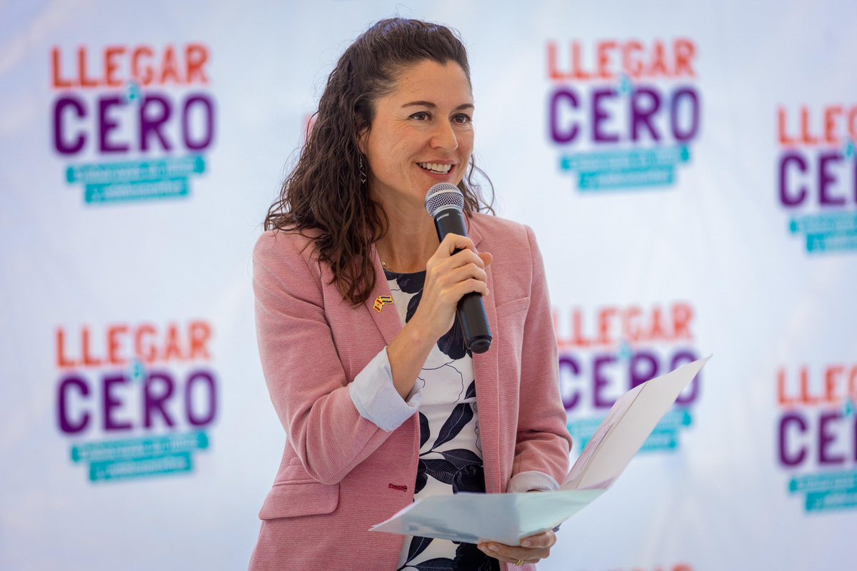 Este concurso no solo busca empoderar a nuestras jóvenes y sensibilizar a las comunidades sobre la importancia de la educación y el bienestar, sino también fomentar un entorno seguro y de apoyo para su desarrollo.

Como parte del gobierno del presidente <a href="/nayibbukele/">Nayib Bukele</a>, estamos