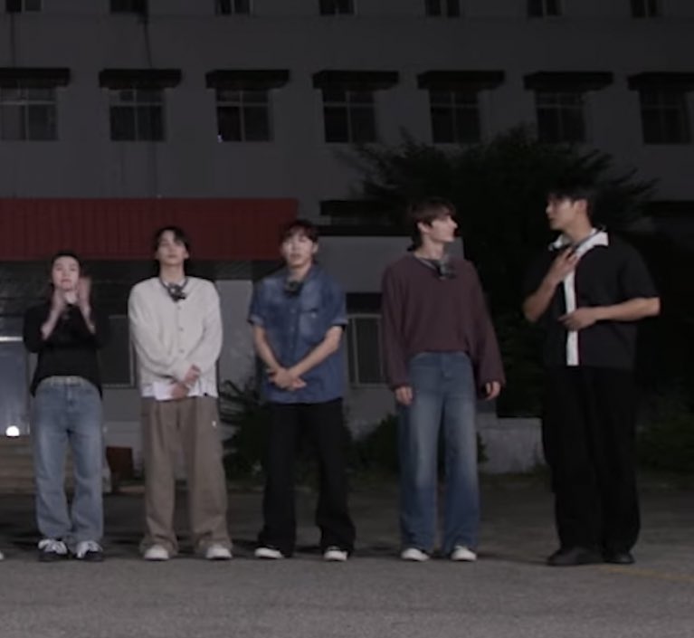 XS            S                 M               L                XL