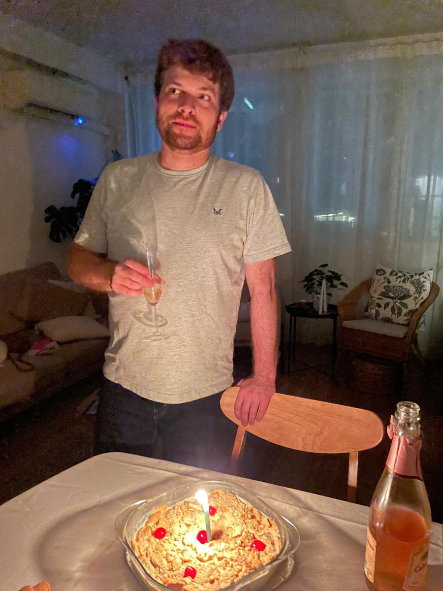 joseavlr's tweet photo. Como se siente cumplir la edad de Alejandro Magno, sin tener un imperio tri-continental. https://t.co/pbA6sTukm9