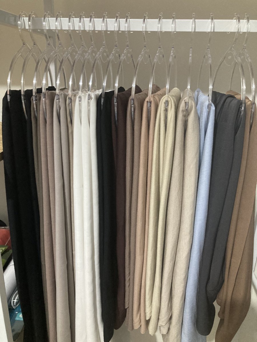 sasisuy's tweet photo. ga jadi stres di fk soalnya shade jilbab ku cantik semua https://t.co/UY5m3uzvQ6