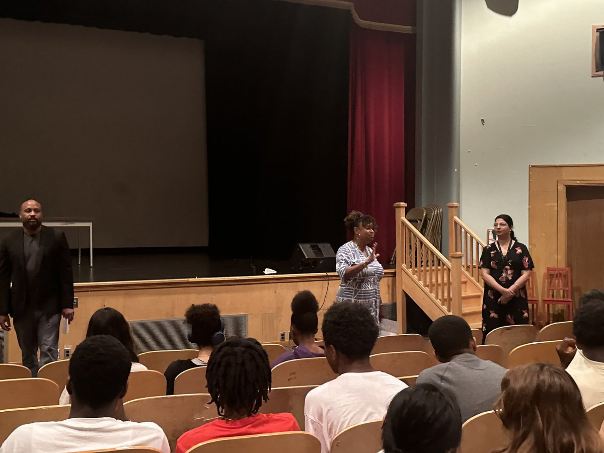 Silvana, (she/her) Downsview SS CYC (@silvana_cyc) on Twitter photo Today <a href="/tdsb_DSS/">Downsview Secondary</a> welcomed our new Grade 9 Ss for head start to highschool orientation day. It was exciting to meet & get to know our new Ss & parents. #DSSGrade9Orientation #FutureClassOf2028
<a href="/ChezDominique/">S. Elwin</a> <a href="/Jandu_Navjot/">Navjot Jandu (she/her)</a> <a href="/DomenicGiorgi/">Domenic Giorgi</a> <a href="/TDSB_CYS/">TDSB Child and Youth Services</a> Today <a href="/tdsb_DSS/">Downsview Secondary</a> welcomed our new Grade 9 Ss for head start to highschool orientation day. It was exciting to meet & get to know our new Ss & parents. #DSSGrade9Orientation #FutureClassOf2028
<a href="/ChezDominique/">S. Elwin</a> <a href="/Jandu_Navjot/">Navjot Jandu (she/her)</a> <a href="/DomenicGiorgi/">Domenic Giorgi</a> <a href="/TDSB_CYS/">TDSB Child and Youth Services</a>