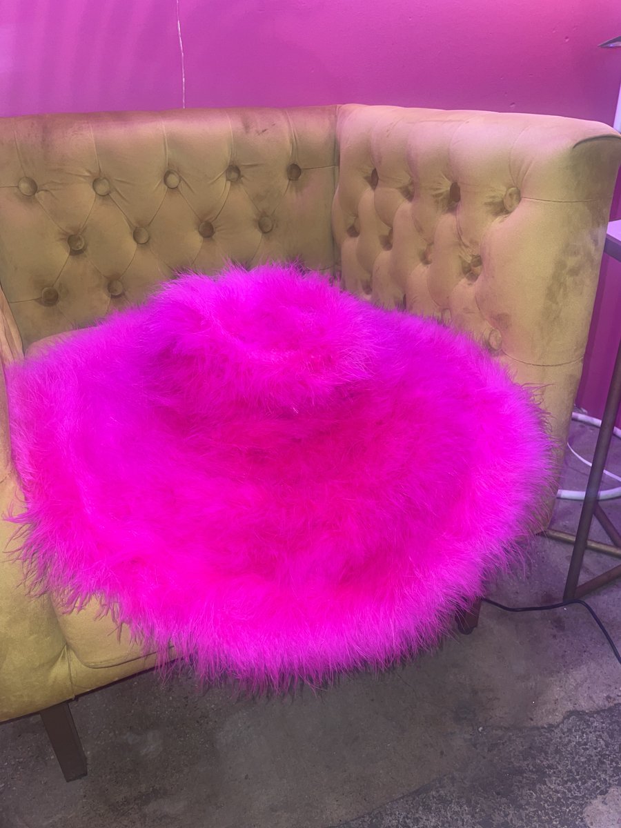 kylakola's tweet image. 📧: Kylanycstudios@Gmail.com 🧵 #kylanyc #clothingdesigner #hatdesigner IG: KYLANYC_