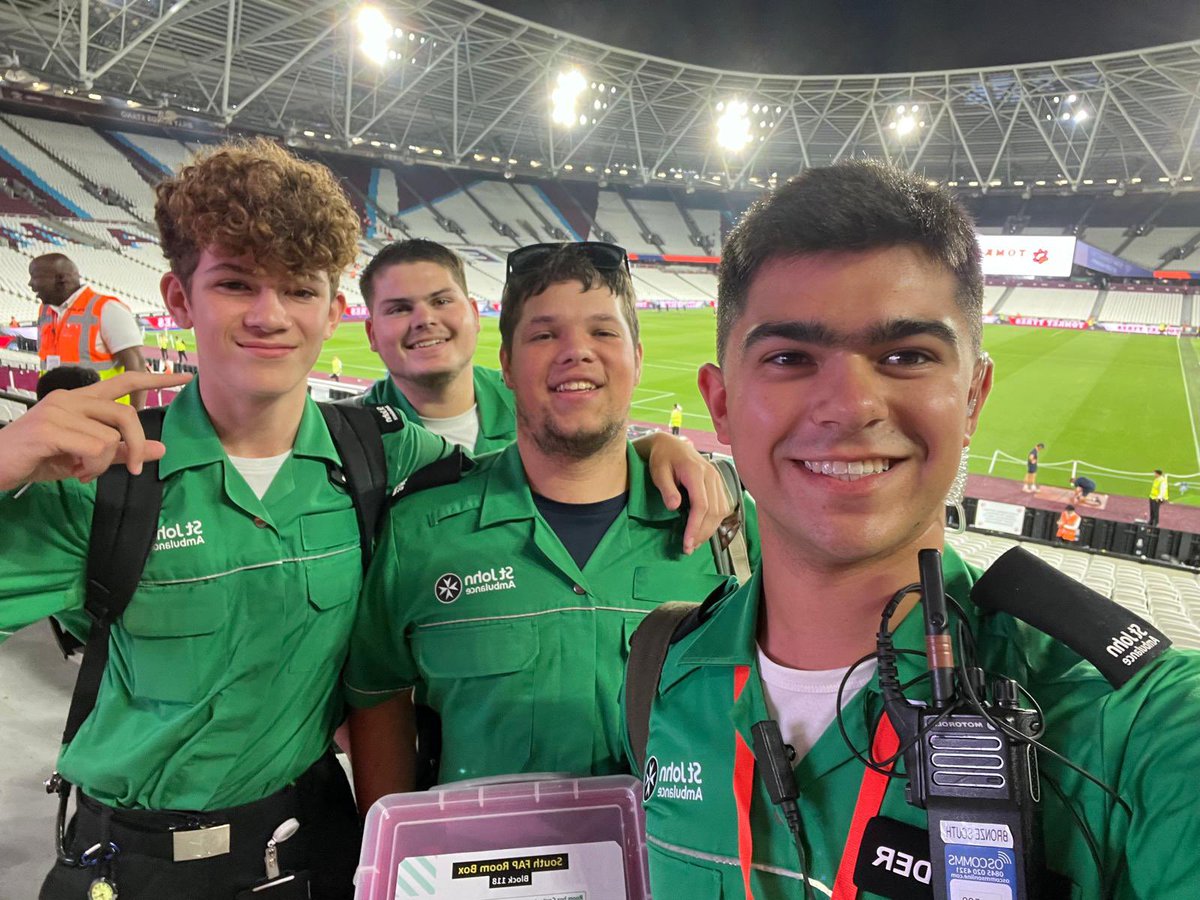 bhampshire39's tweet image. Spent the evening down London @LondonStadium with @stjohnambulance providing medical Cover for the West Ham 🫧 Vs Bournemouth 🍒

Back of to London Bright and early for Day 1 at lords 🏏 

#Mysjaday 
#Askmehow 
#Stjohnambulance 
#SavingLives