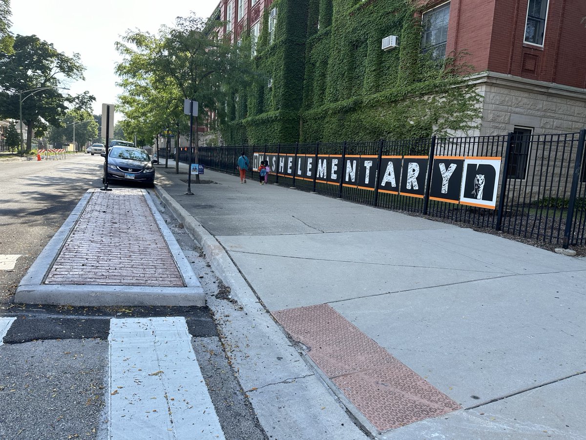 ChicagoDOT's tweet image. A new school year means new, safer ways to get to school! CDOT is enhancing pedestrian safety with upgrades like raised crosswalks at Saucedo Academy in Little Village and curb bump-outs at Nash Elementary in Austin, making walks to school safer and easier for families.