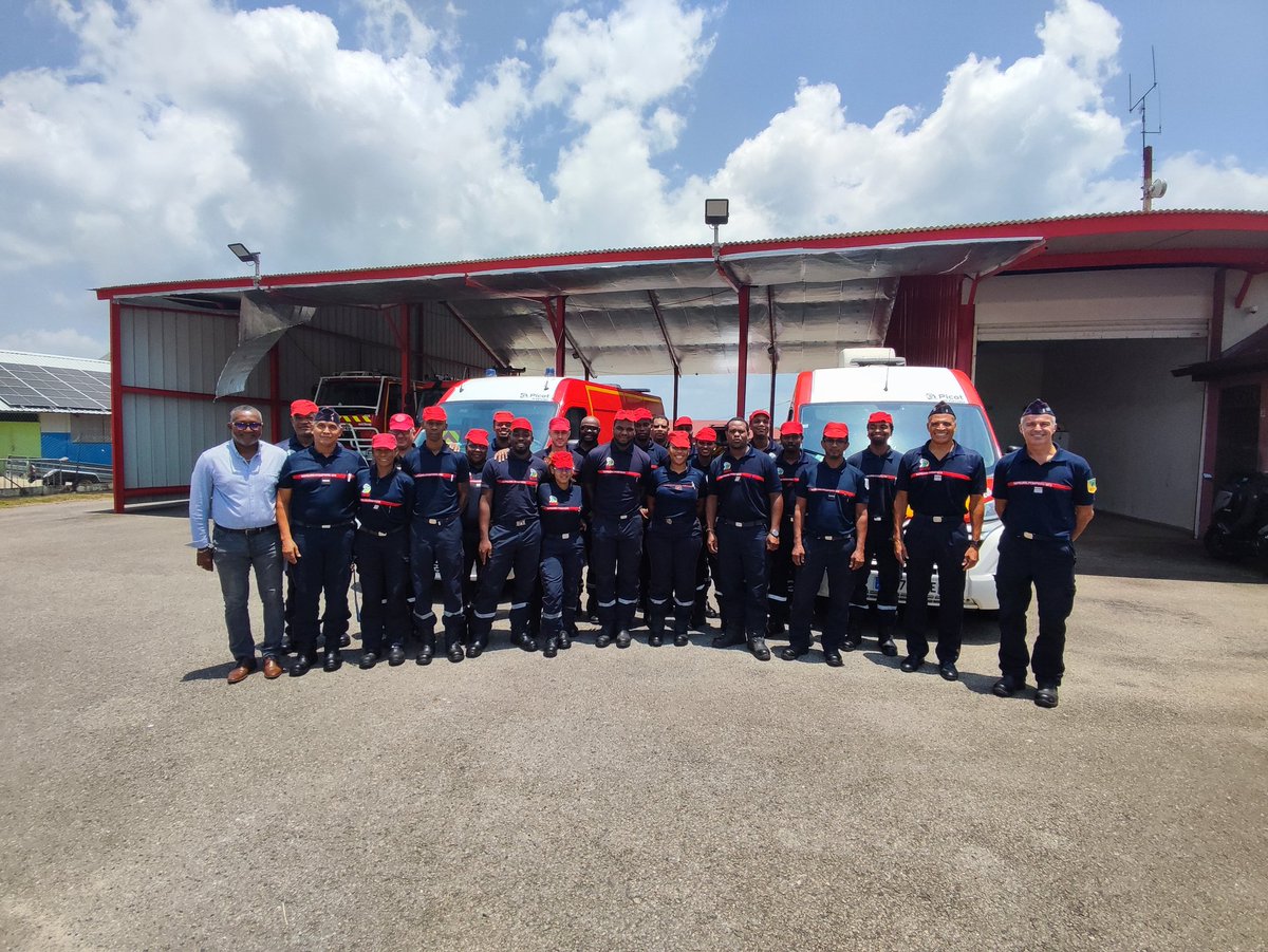 Sdis973's tweet photo. Le #DDSIS et le chef du groupement #Operations à la rencontre des 🧑🚒 et élus 🏫 #Macouria
✅ 2️⃣0️⃣SPP
✅ 6️⃣6️⃣SPV
✅ 1️⃣6️⃣2️⃣1️⃣interventions en 2023
✅ 9️⃣ SP de garde
✅ 9️⃣🚒2VL,2VSAV,VASHR,VSRS,CCRMSR,
CCFM,VID https://t.co/EAi1wRYks1
