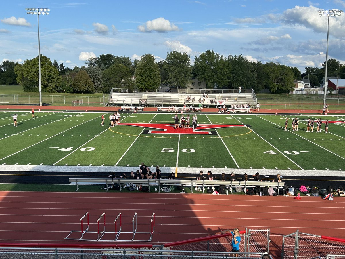 Ekwinski to Halbesma for the 1st Flag Football touchdown in school history! Foxes lead Marist 6-0 w 11:30 left in the 1st half