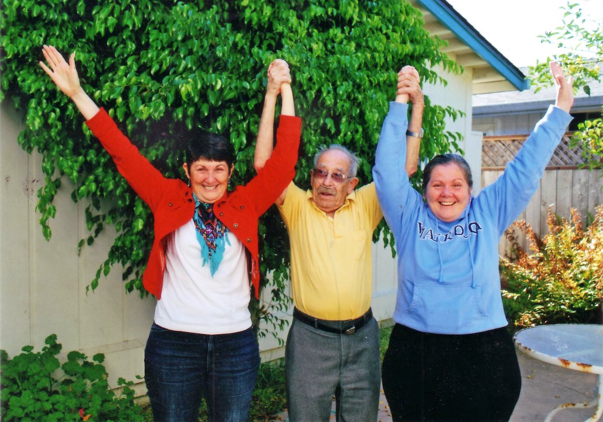 PamRecruit's tweet image. 8/28  Today-3 years since my dad&apos;s passing  Here&apos;s an article on #AnimationWorldNetwork I wrote about him. A sign on his desk had one word on it -- Think which rhymed with his last name--Kleibrink.
awn.com/animationworld…  #TheHorseWhoWantedtoFly from @FireflyBooks   #horse