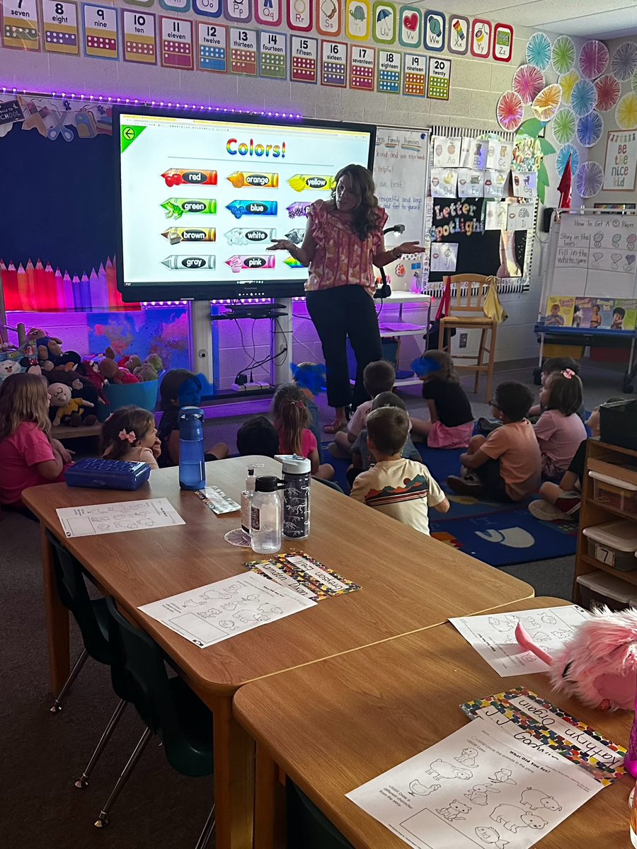 ABeauLove's tweet photo. CENT Kindergarten was in the groove today with Brown Bear, Story time, scissor skills, the number 3, the color pink and recess! #leadingteachinglearningtogether @CENT_Tweets https://t.co/9e6MSok6NX