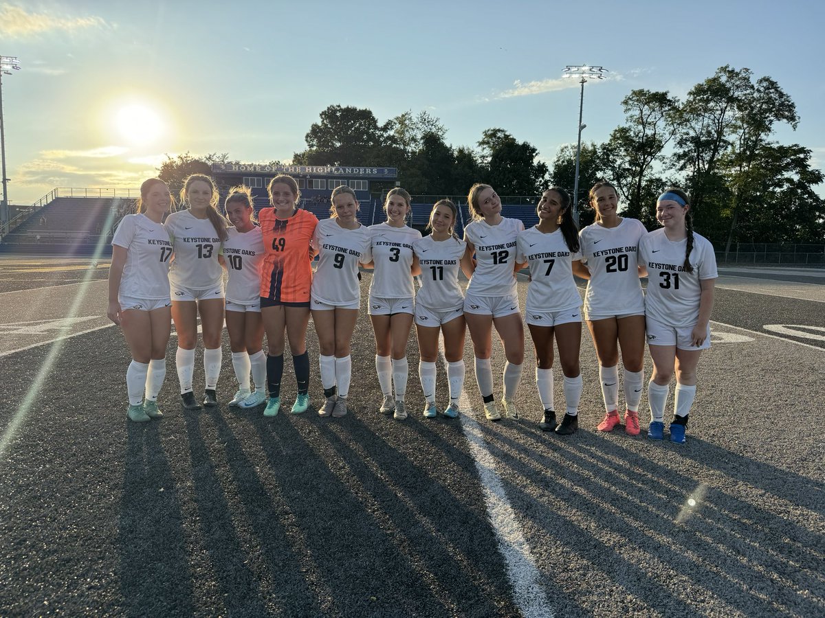 oaks_ladyeagles's tweet photo. Tonight’s starting XI on the road at @McGuffeySD 🦅💪⚽️

#KOSoccer🦅 #beGolden #WPIALSoccer https://t.co/DJNPsyhkUZ