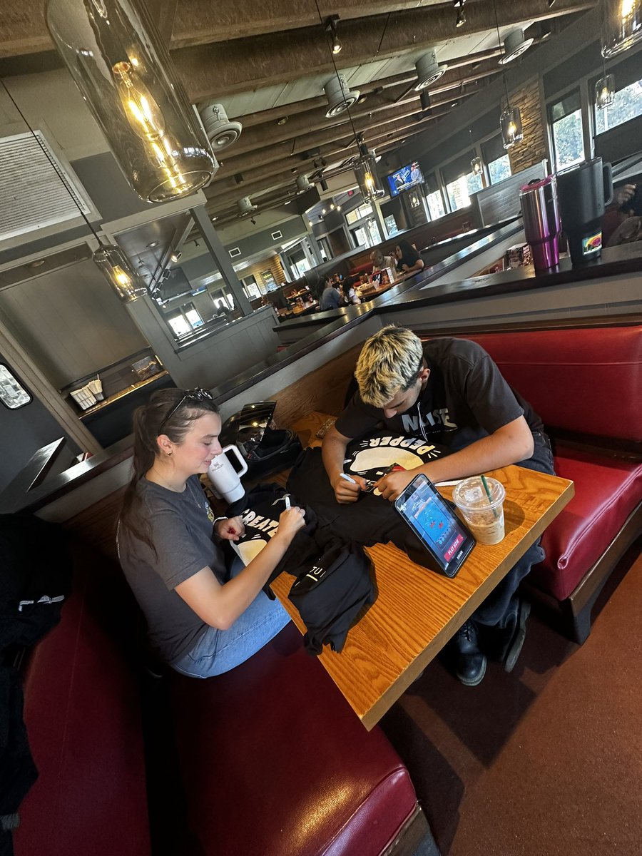 KindredAtienzo's tweet photo. Chino Hills is super excited for Sunday 🌶️😊🖍️ @travishorne23 #chilis #chilislove #stjude #createapepper https://t.co/qbA0hETaXk
