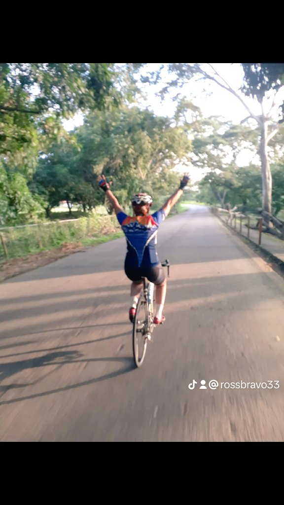 Ross 💜 tweet media