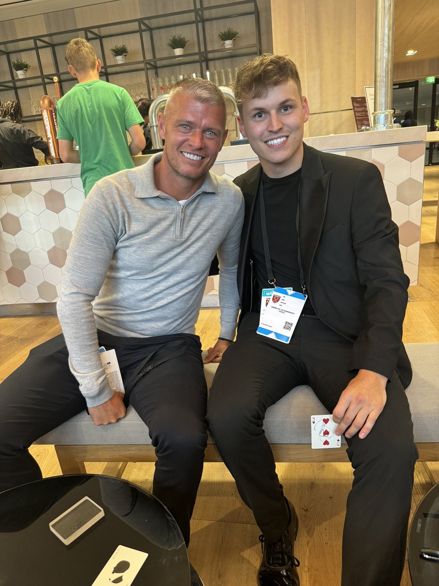 Performing at <a href="/WestHam/">West Ham United</a> for some VIPS this evening in the lounges 🔥