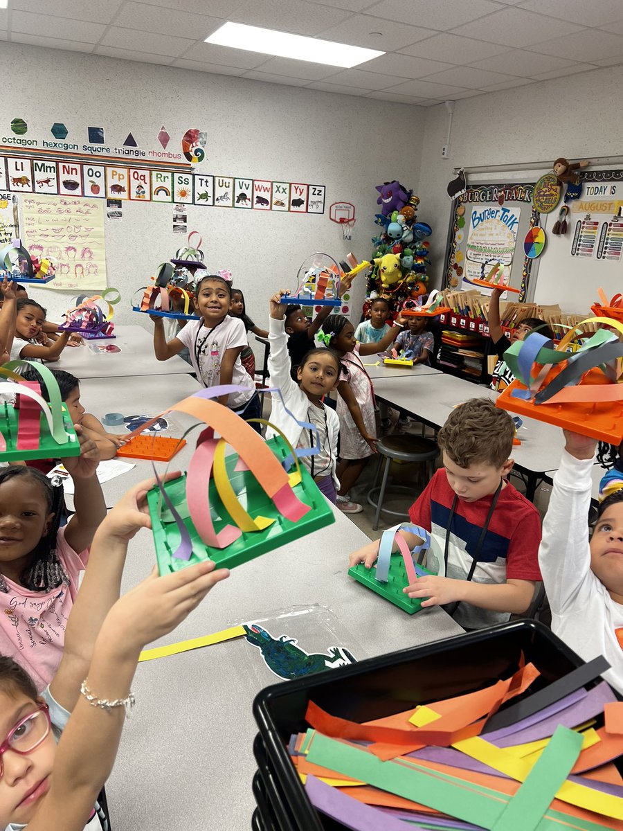 mslowpaz's tweet photo. Choices and opportunities for our @CypresswoodES students as #WorkshopWednesday began today! #firstgrade met Larry and Lily the line snakes! @TrentGJohnson @c10burggy @AlexiousFreeman @AldineArt #workshopwednesdaywolves #AldineImpact https://t.co/brsaXWPy17